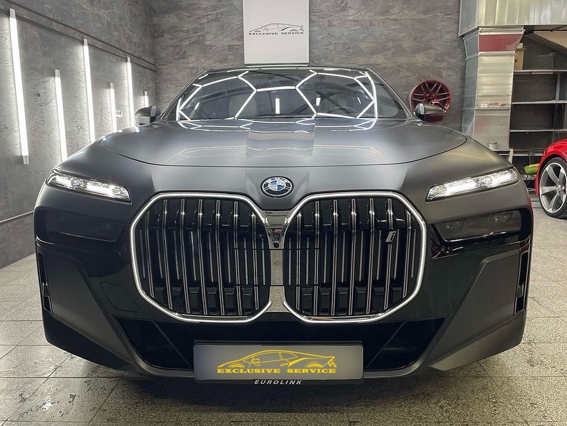 BMW i7