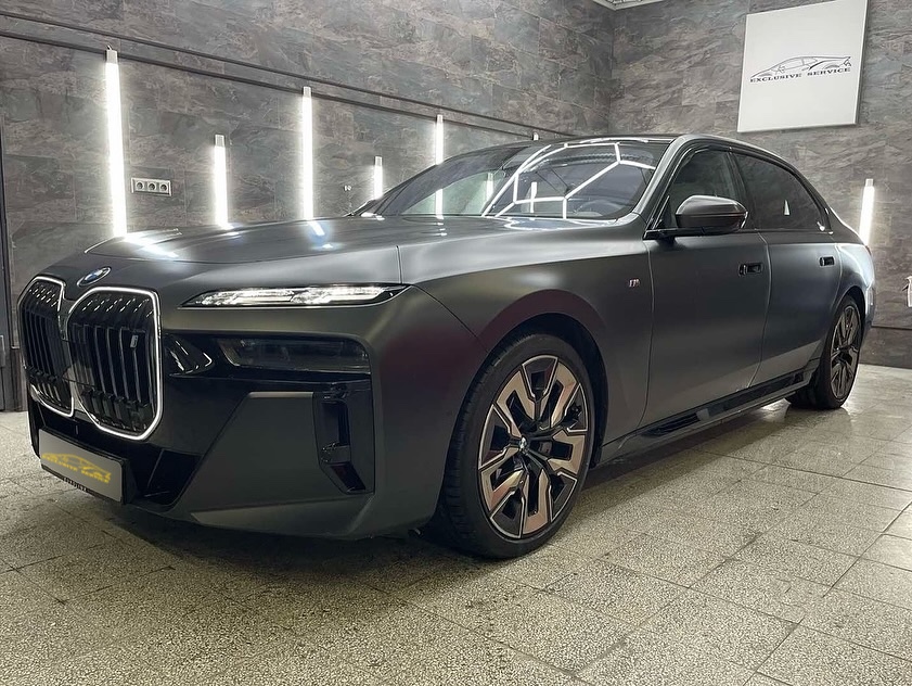 BMW i7