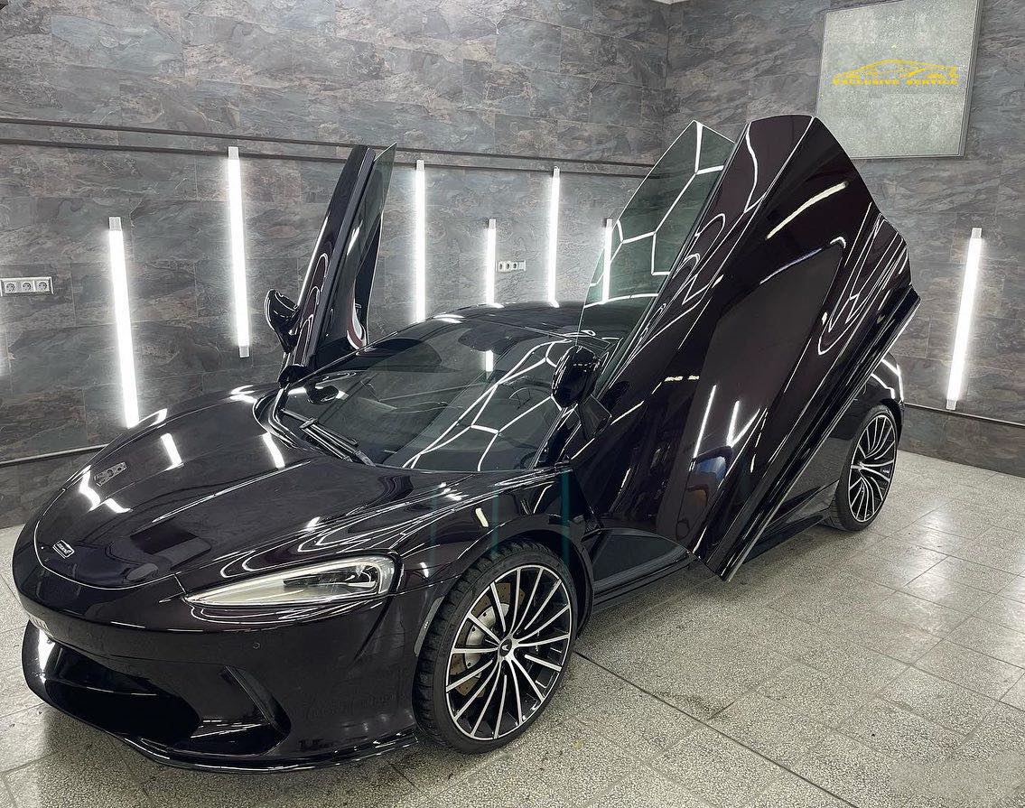 McLaren GT